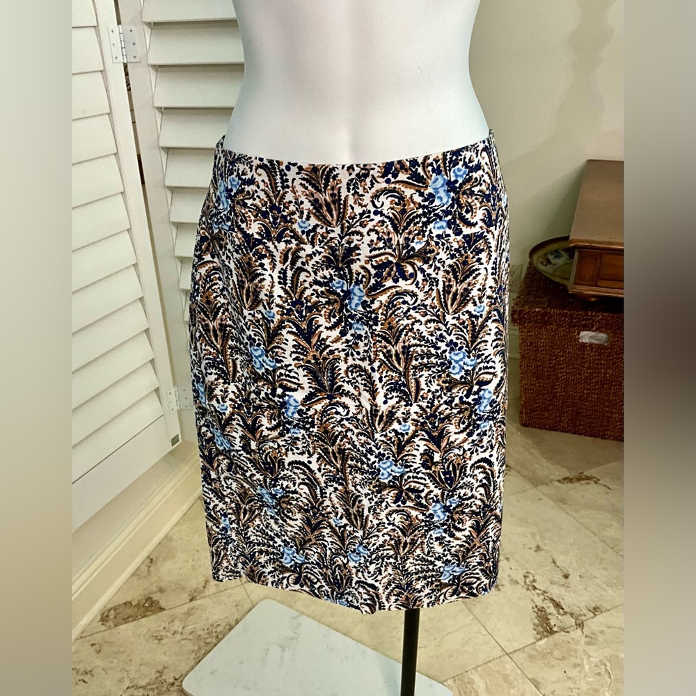 NWOT ANN TAYLOR Slim Skirt w/ Kick Pleat  Size 6  Love the Print!